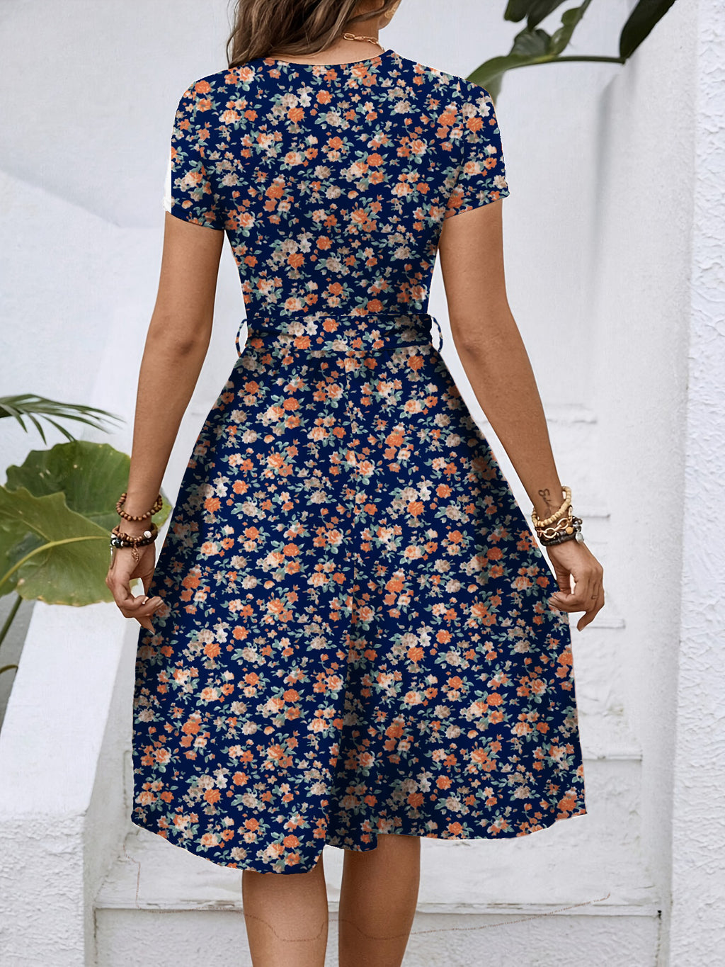 Robe Mi-Longue Fleurie Col Rond Manches Courtes