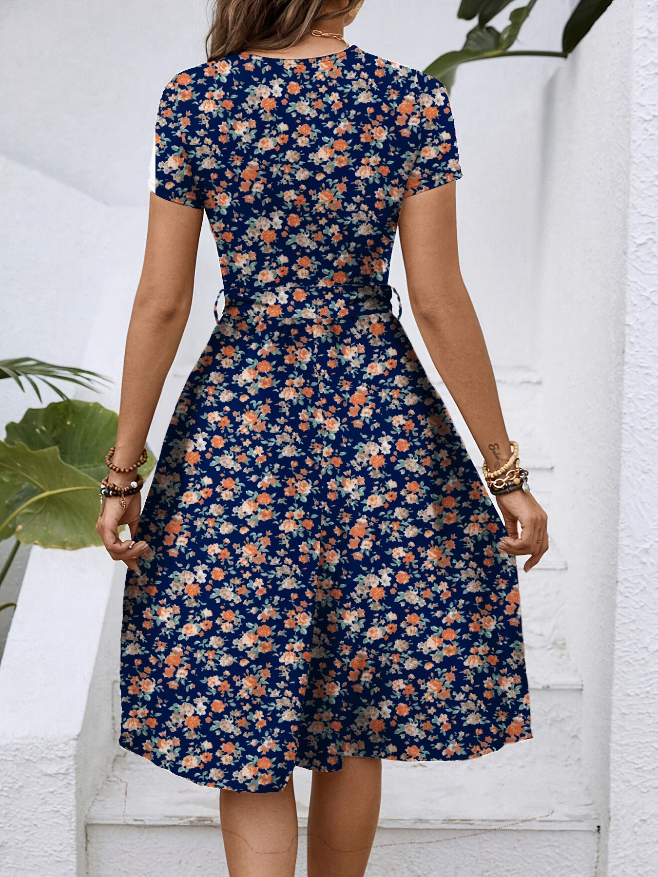 Robe Mi-Longue Fleurie Col Rond Manches Courtes