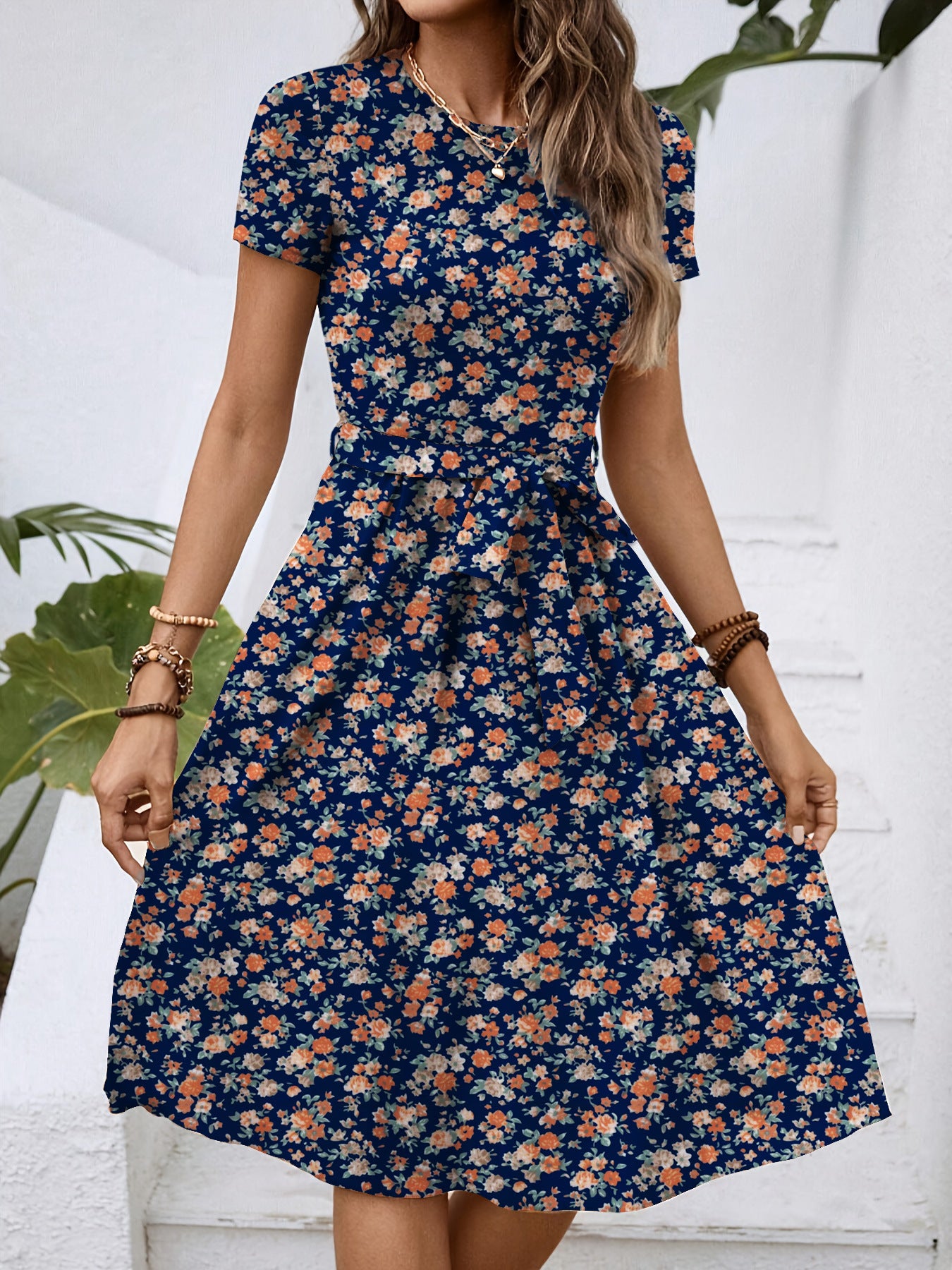 Robe Mi-Longue Fleurie Col Rond Manches Courtes
