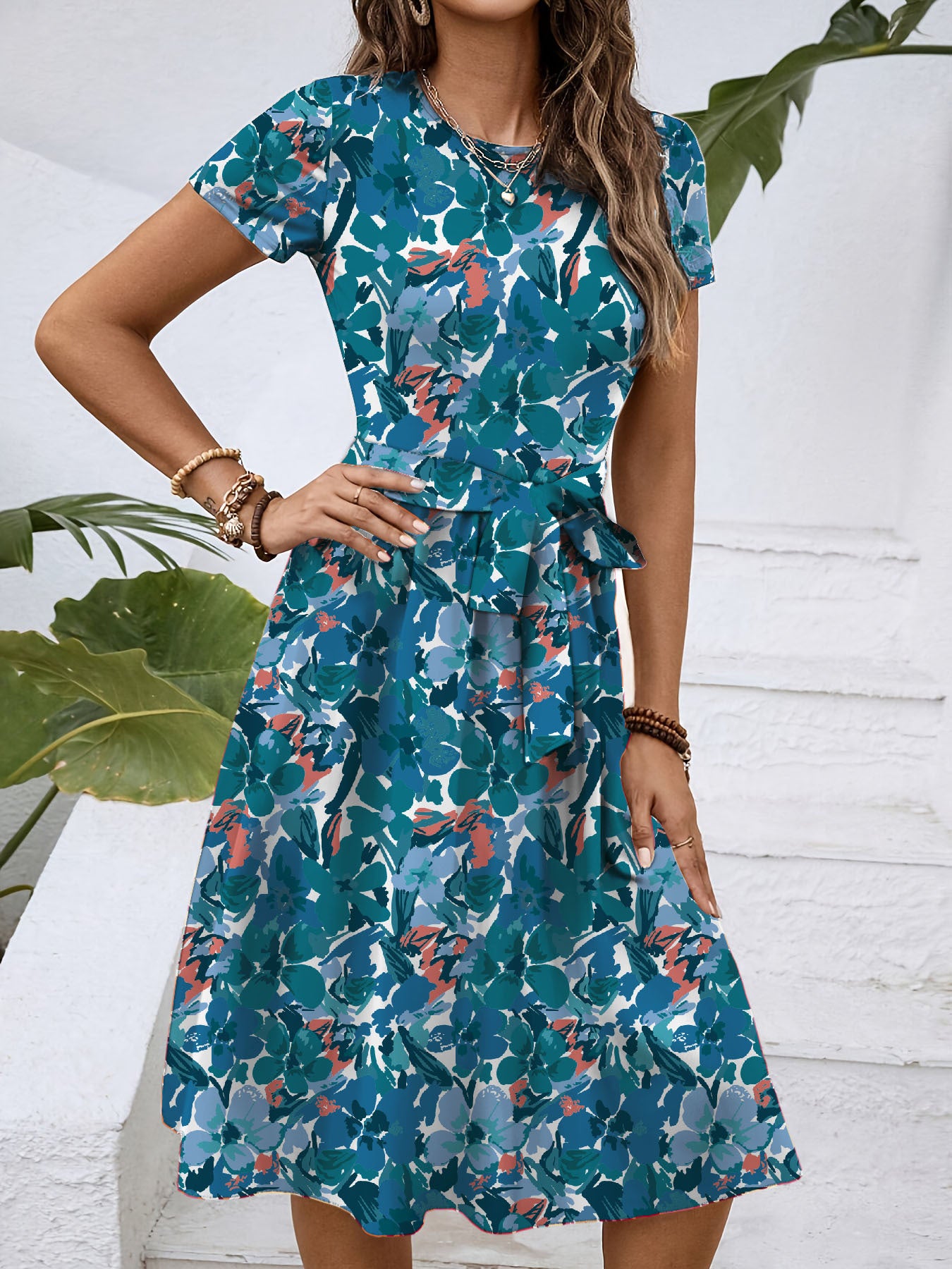 Robe Mi-Longue Fleurie Col Rond Manches Courtes