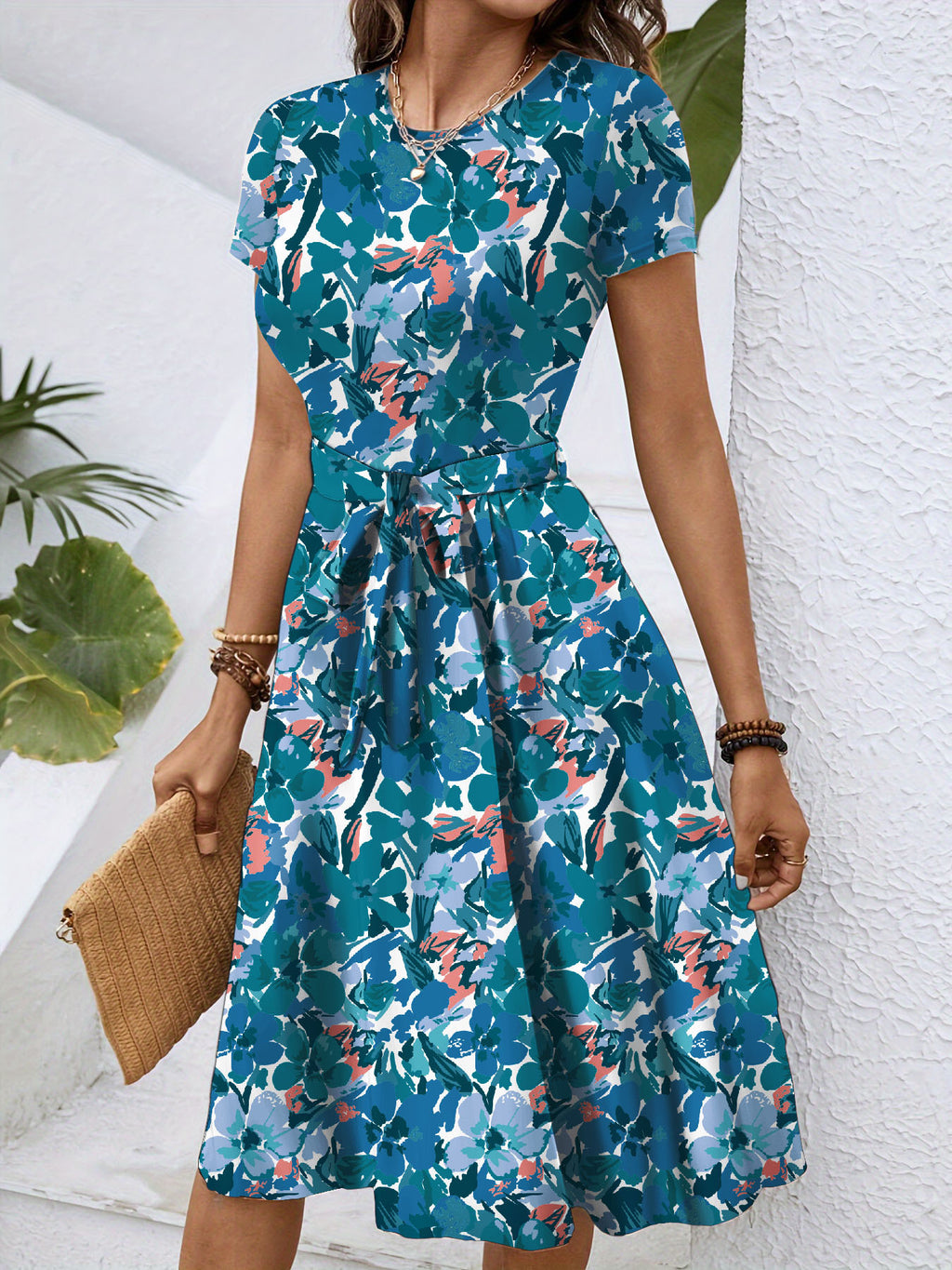 Robe Mi-Longue Fleurie Col Rond Manches Courtes
