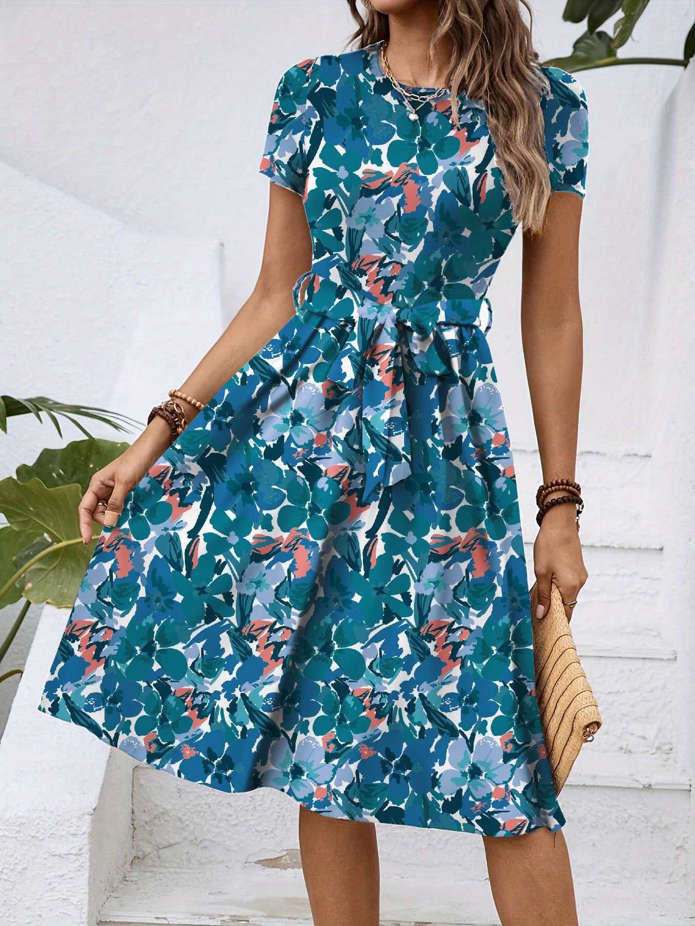 Robe Mi-Longue Fleurie Col Rond Manches Courtes