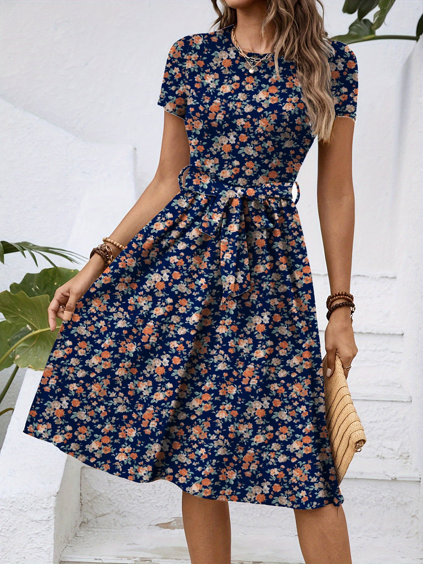 Robe Mi-Longue Fleurie Col Rond Manches Courtes
