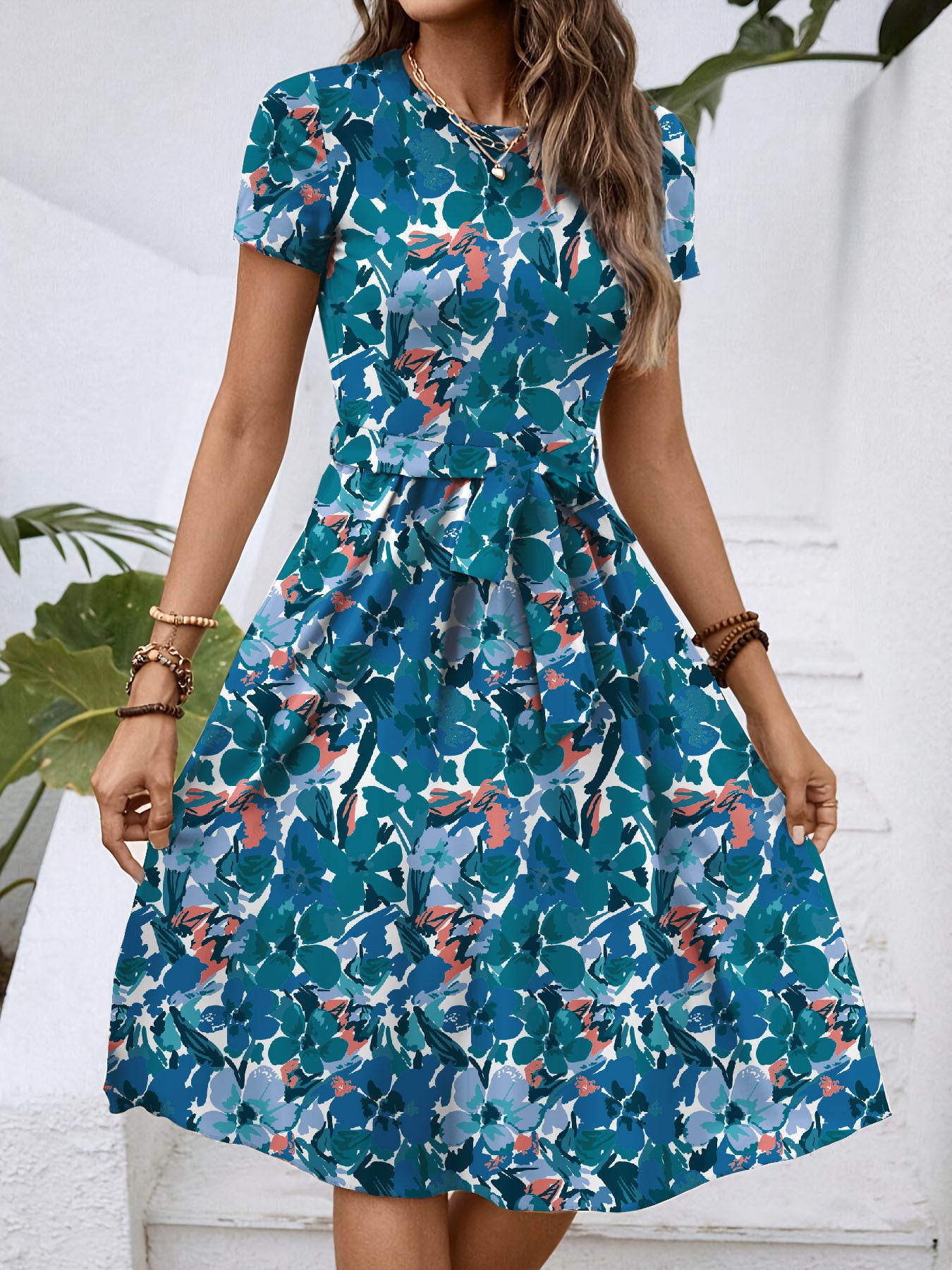 Robe Mi-Longue Fleurie Col Rond Manches Courtes