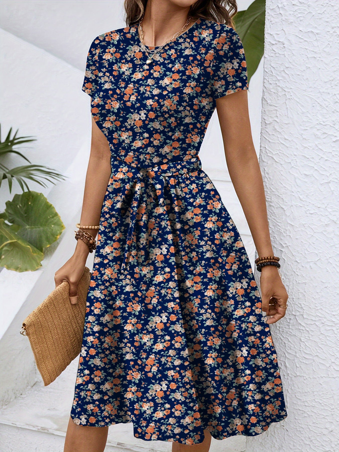 Robe Mi-Longue Fleurie Col Rond Manches Courtes